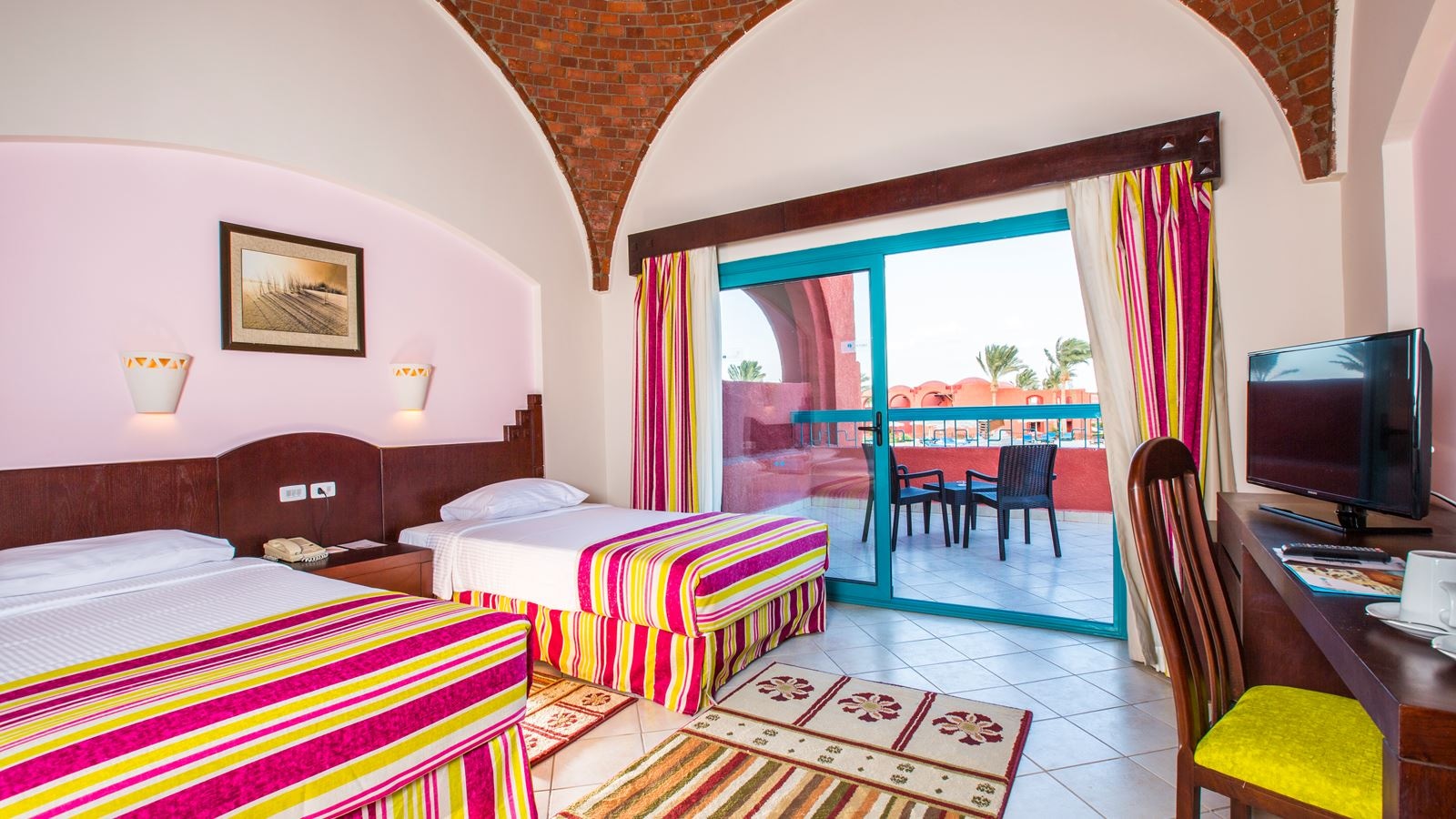 rooms-standard-room-poolview