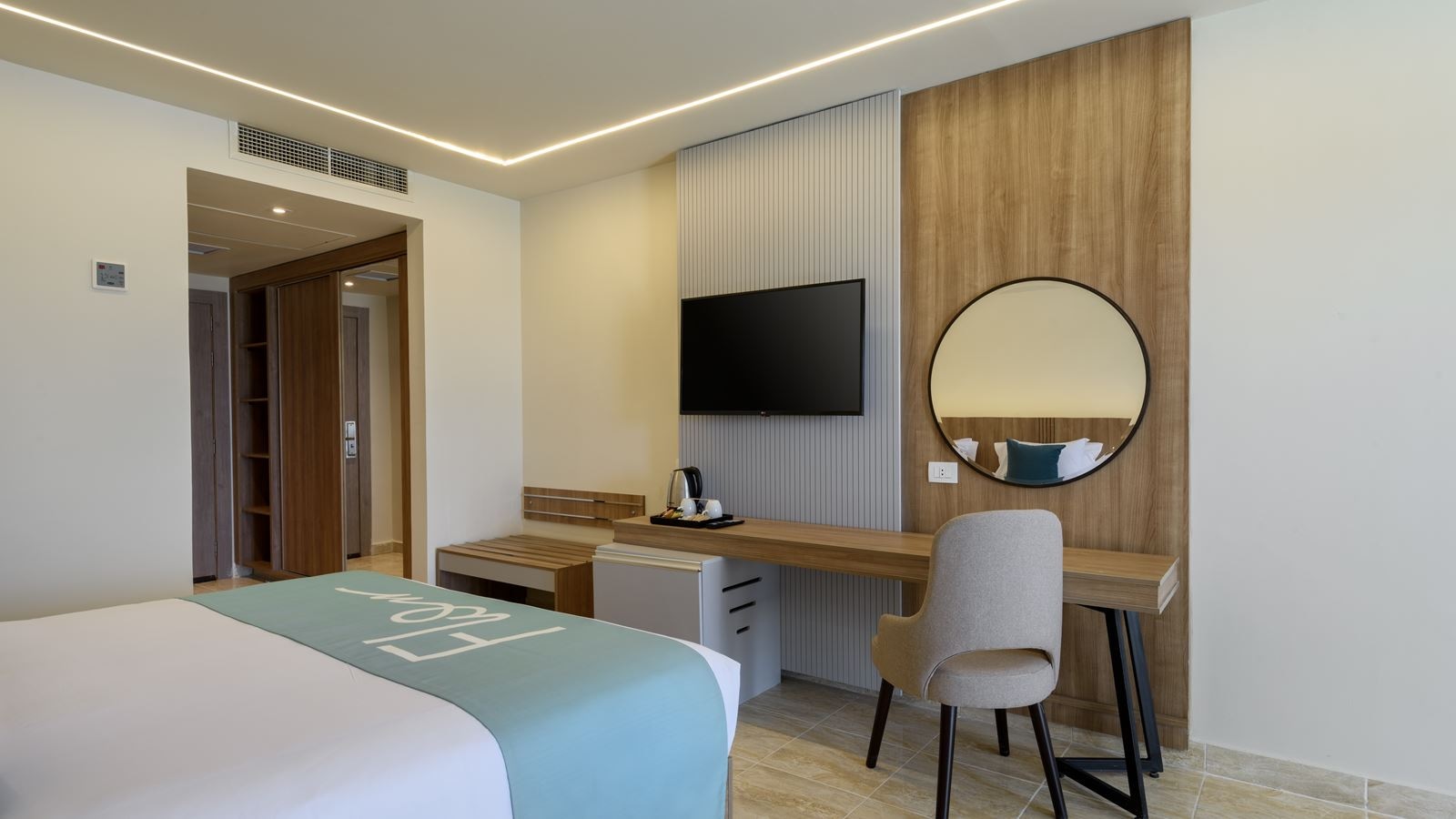 rooms-deluxe-pool-or-side-sea-view