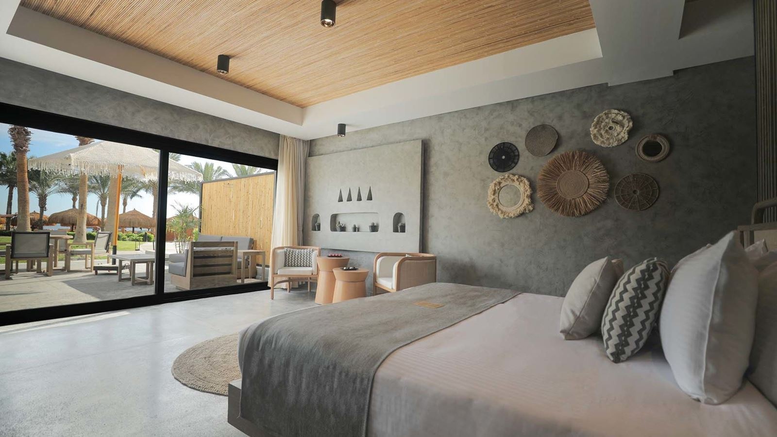 rooms-executive-jacuzzi--pool-suite-psv