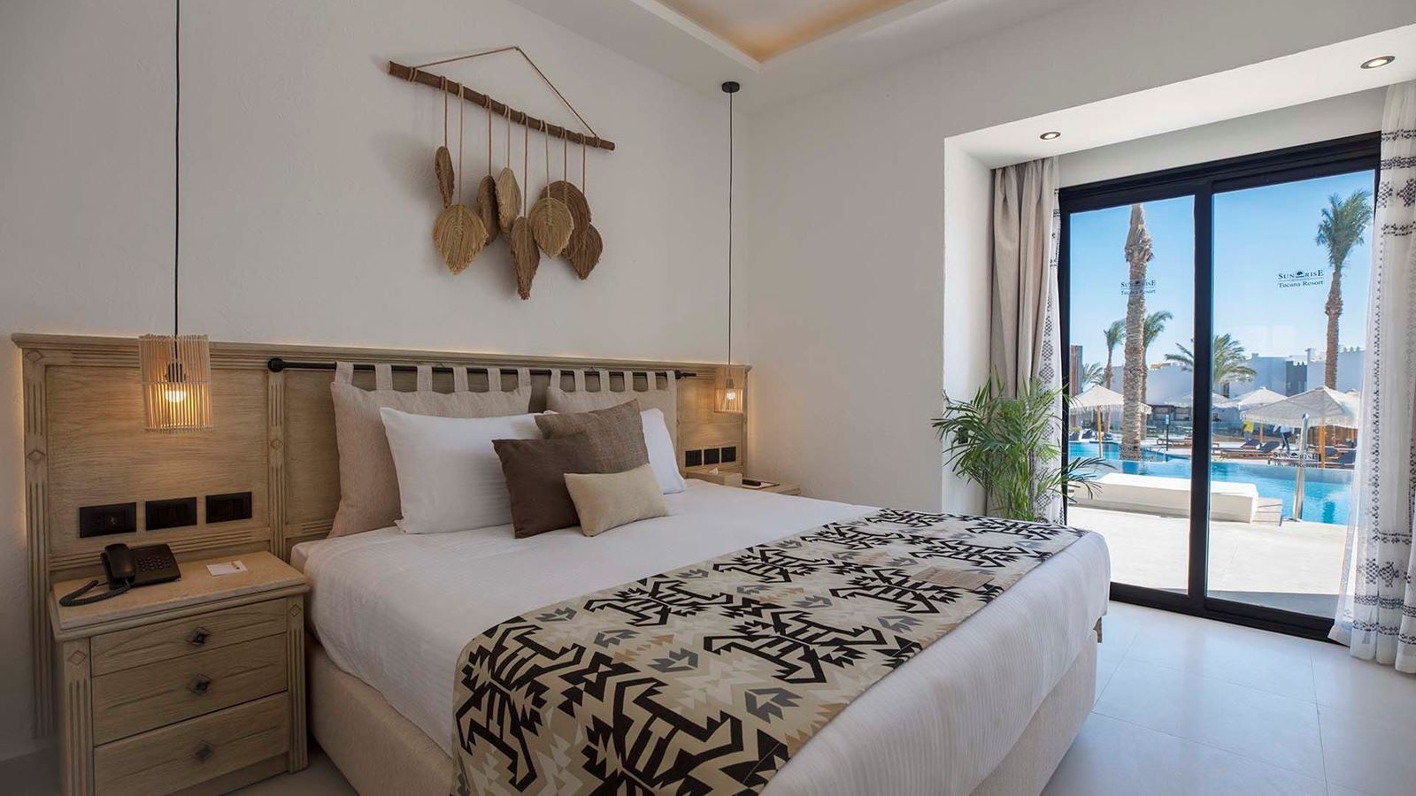 rooms-junior-suite-swim-up-pv