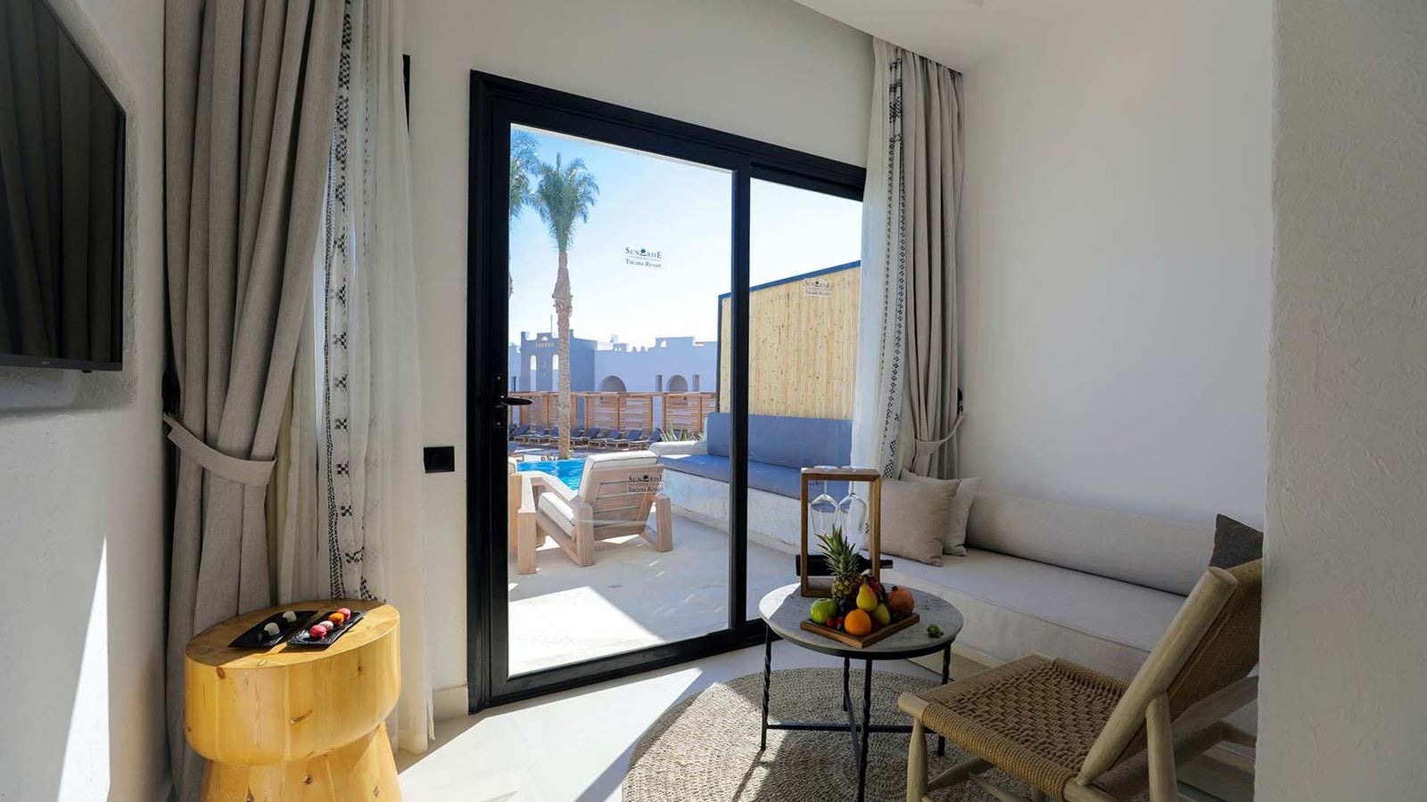 rooms-junior-suite-swim-up-pv