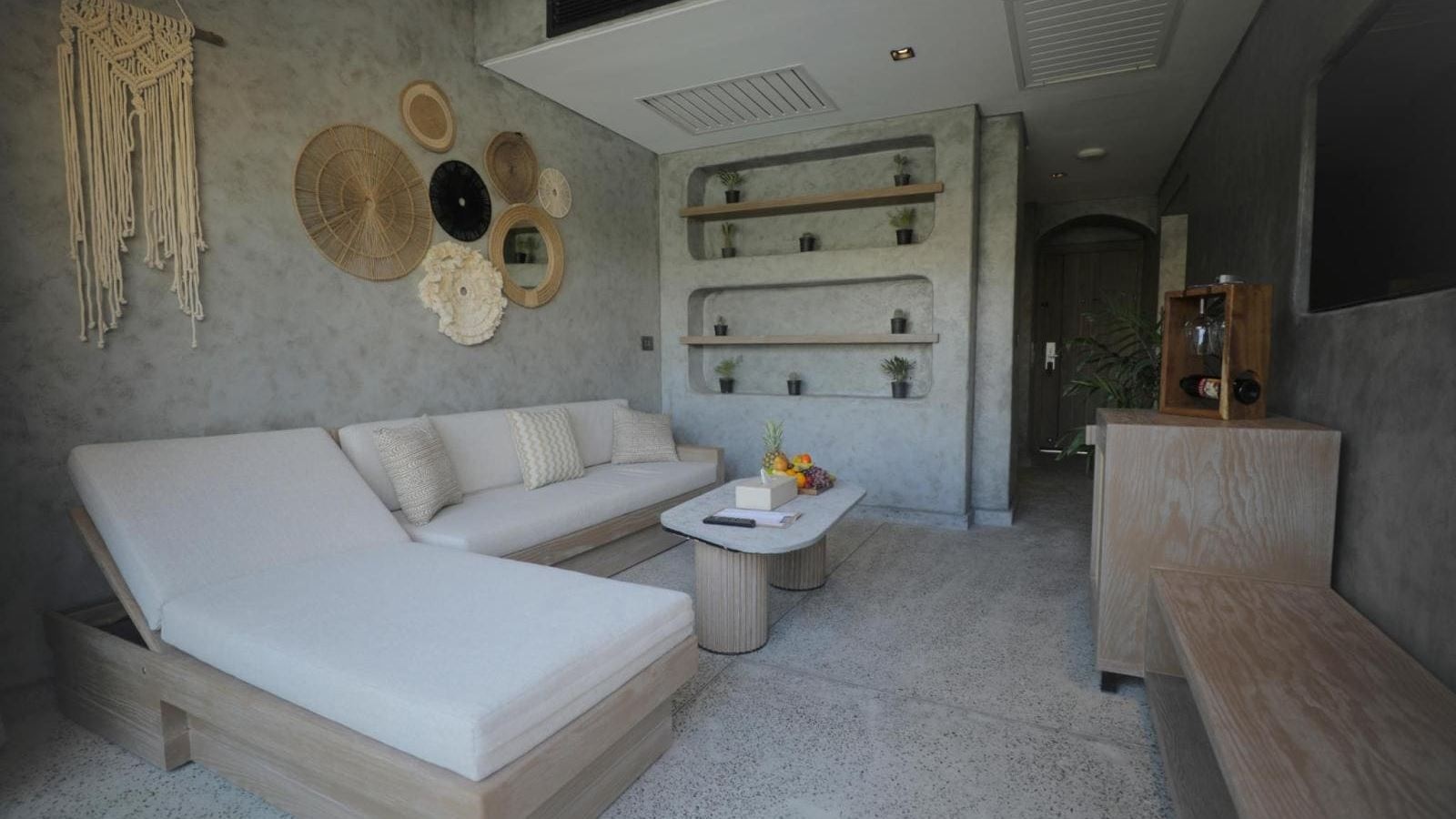 rooms-tucana-pool-suite--pool-view--sv