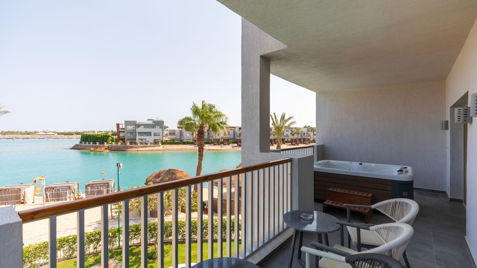 rooms-crystal-jacuzzi-suite-sea-view