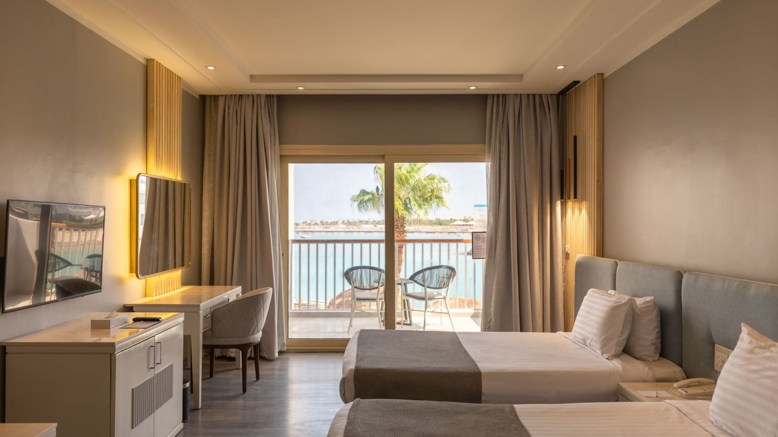 rooms-crystal-jacuzzi-suite-sea-view