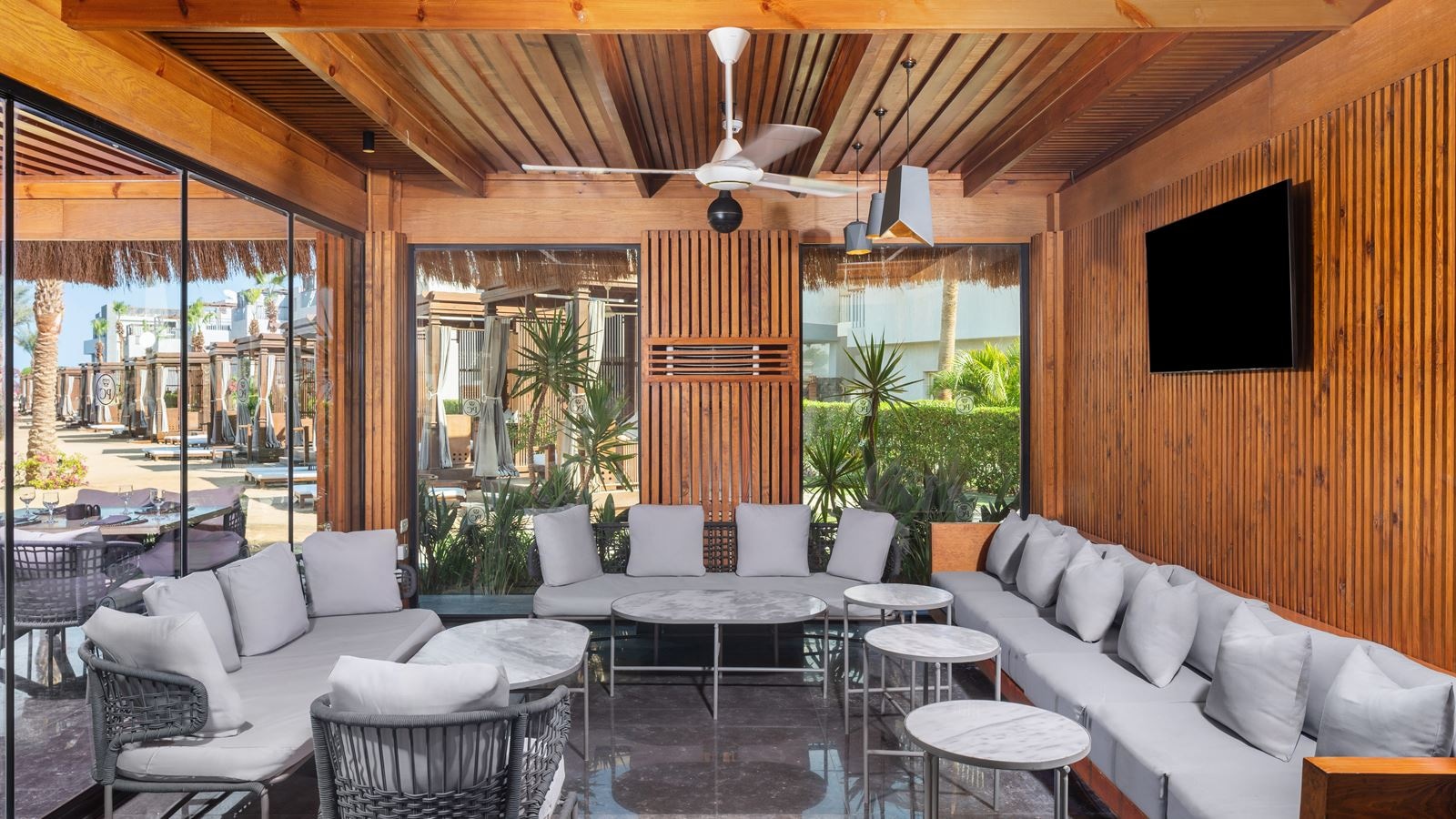 restaurants-posh-club-lounge