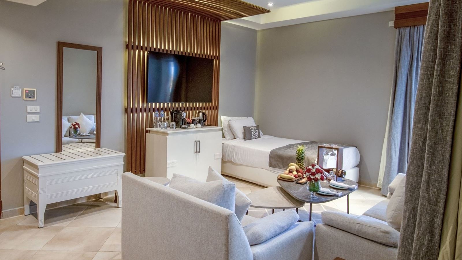 rooms-junior-swim-up-suite-posh-club