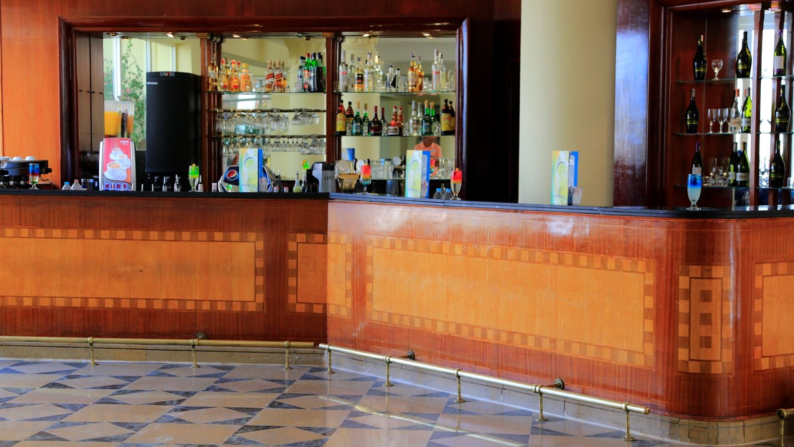 bars-lobby-bar-golden-sun