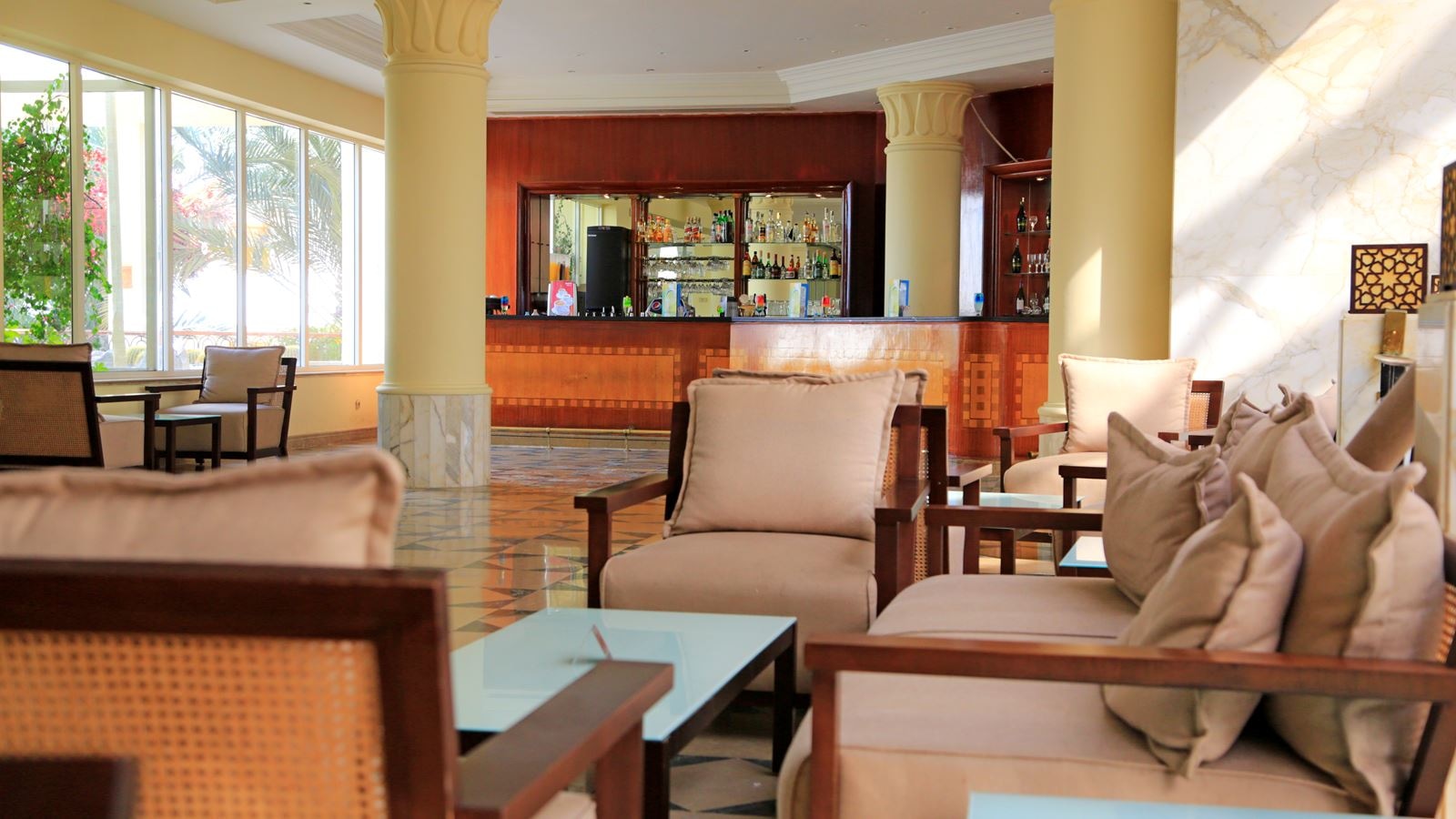 bars-lobby-bar-golden-sun