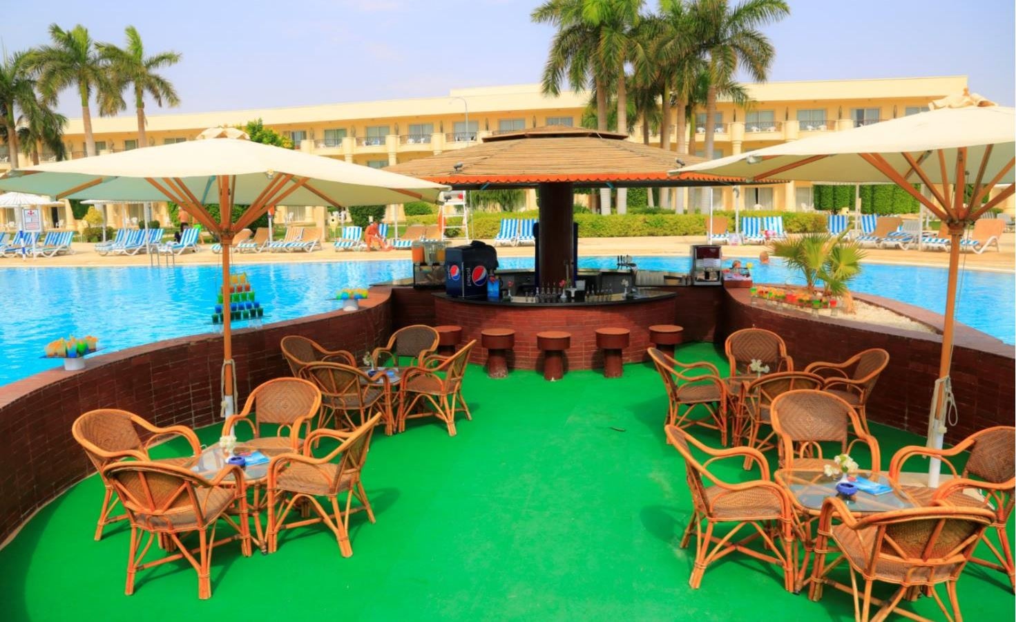 bars-tropicana-pool-bar