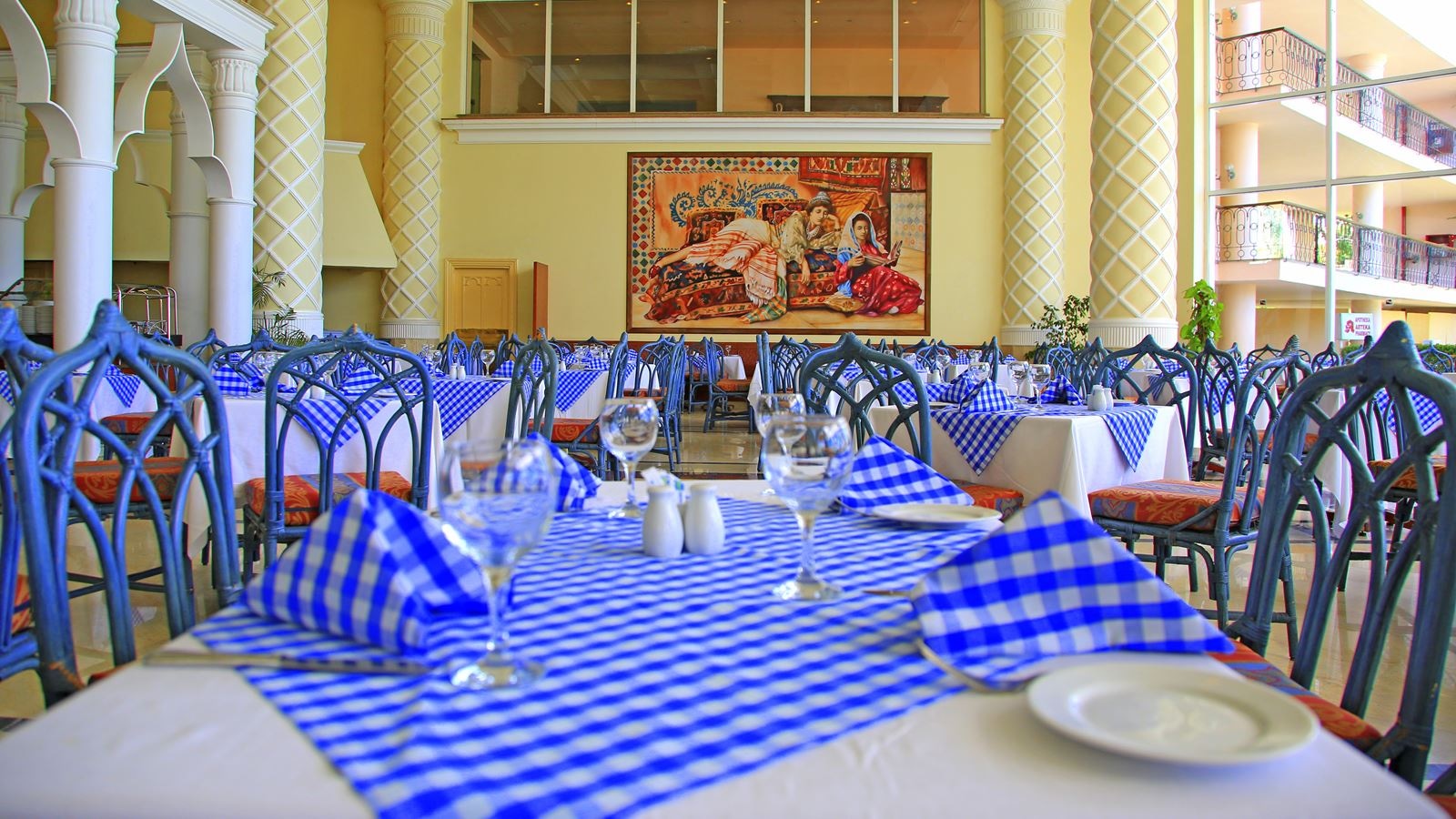 restaurants-royal-main-restaurant