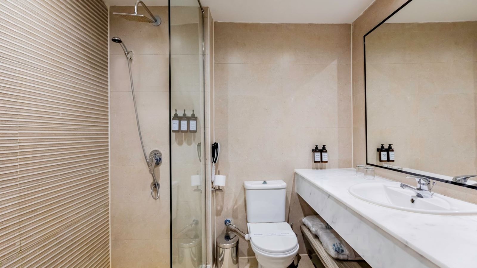 rooms-mega-room-gardenpool-view