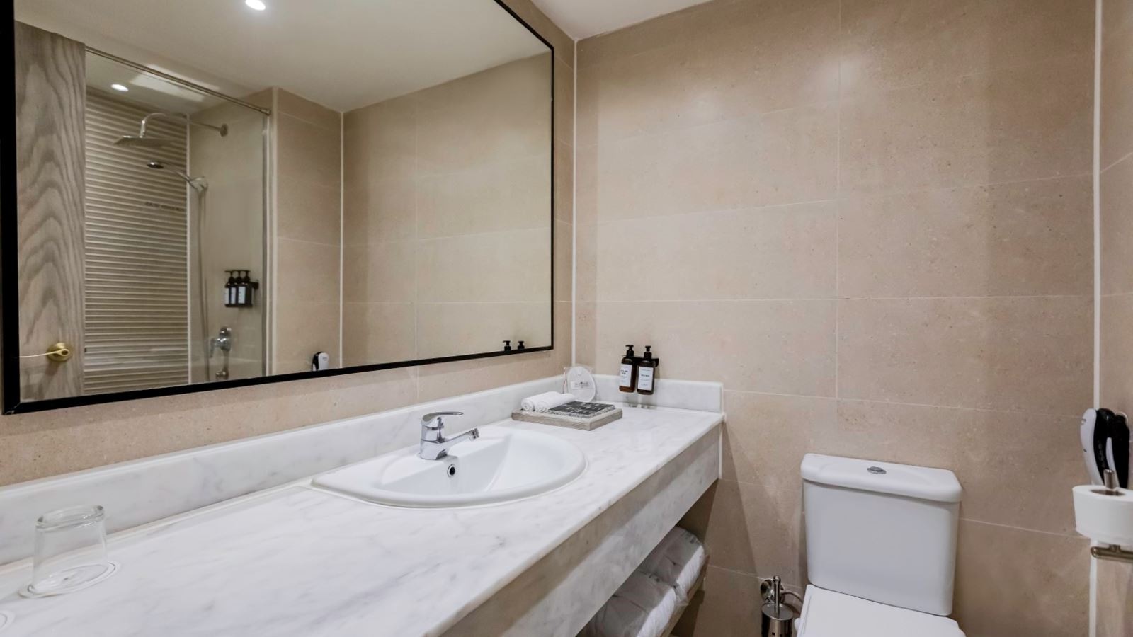 rooms-deluxe-room-gardenpool-view