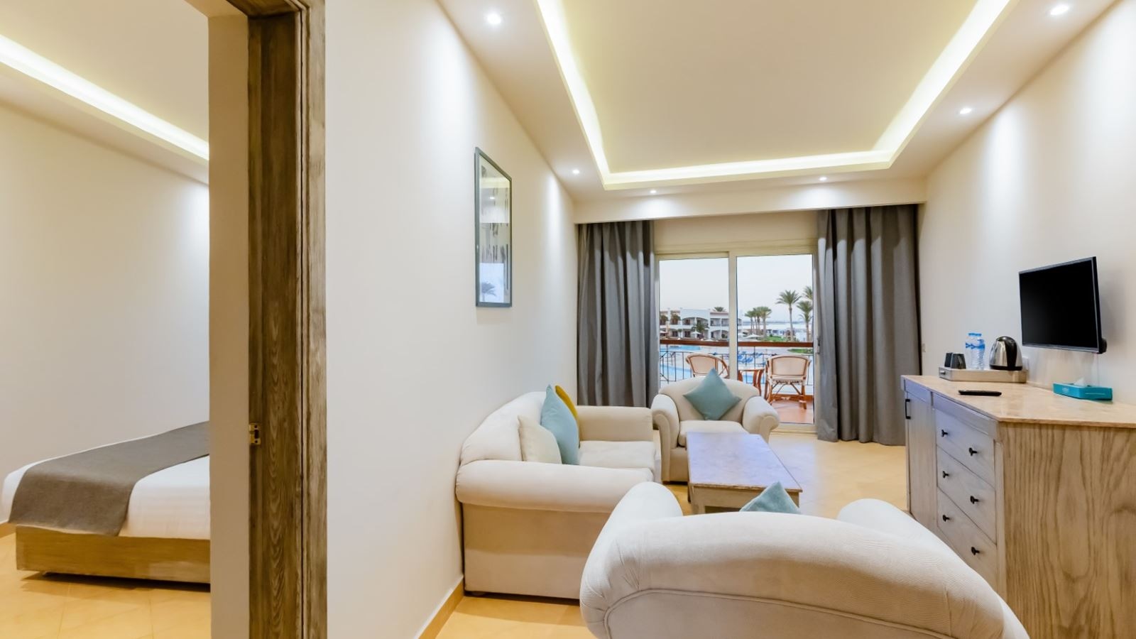 rooms-junior-suite-gardenpool-view