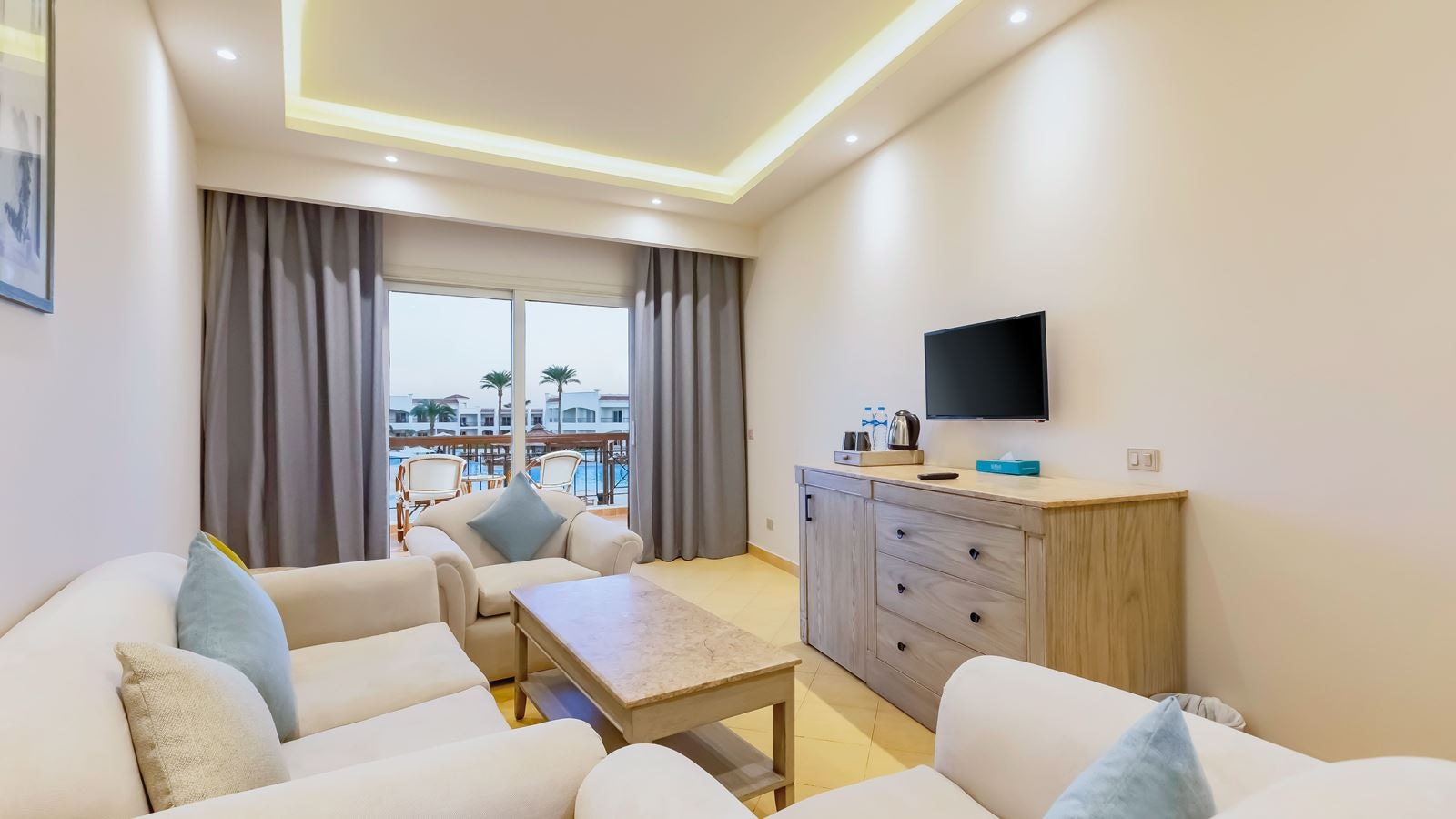 rooms-junior-suite-sea-viewbeach-front