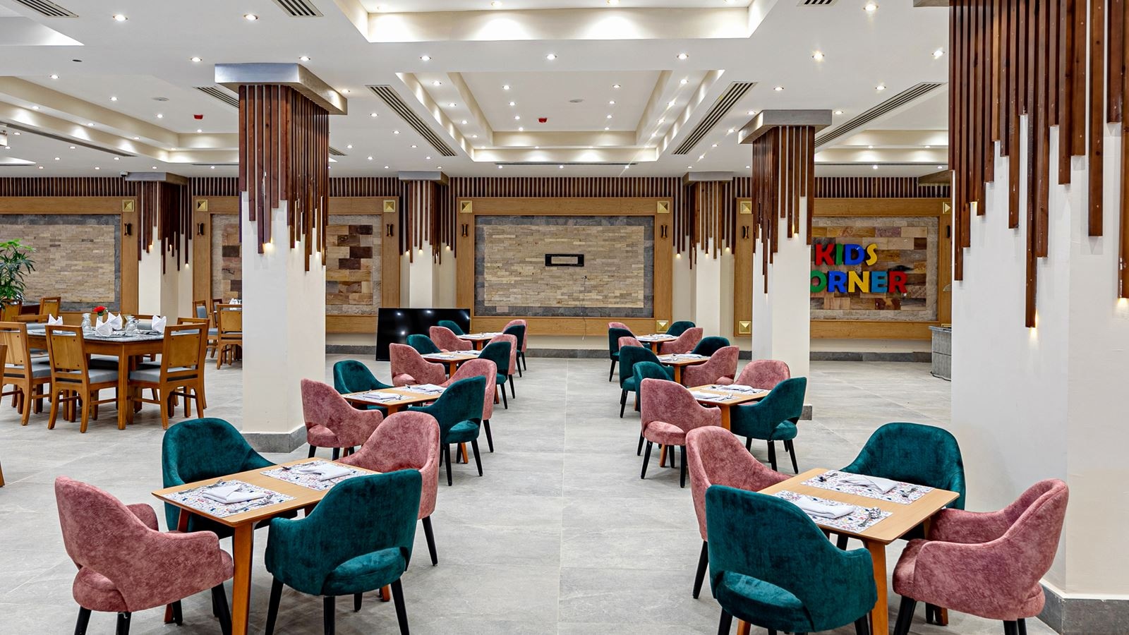 restaurants-the-majesty-restaurant-main-restaurant