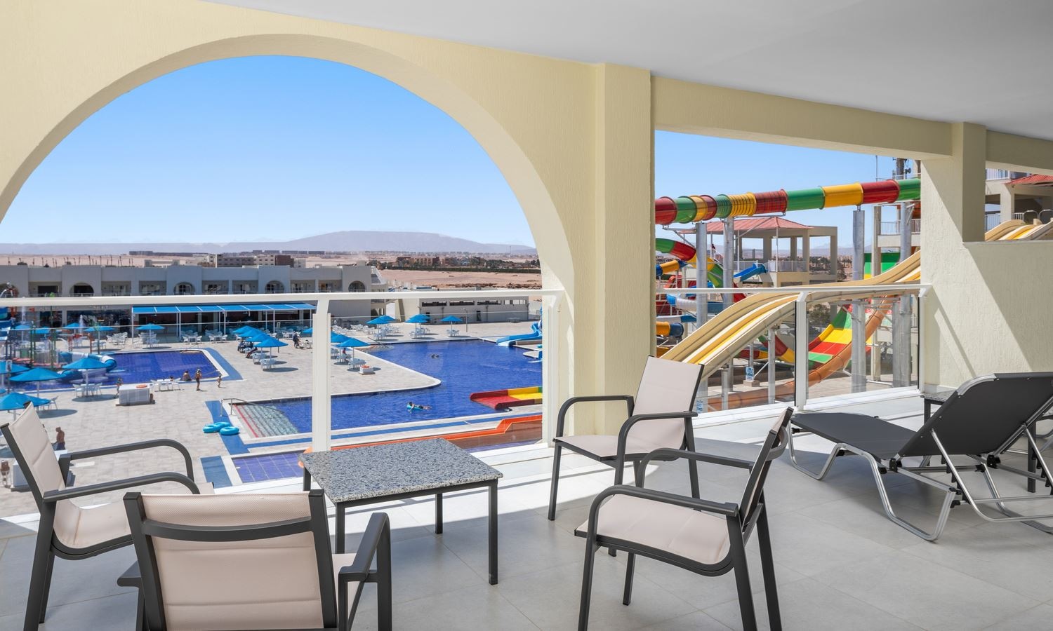 rooms-splash-room-pool-view