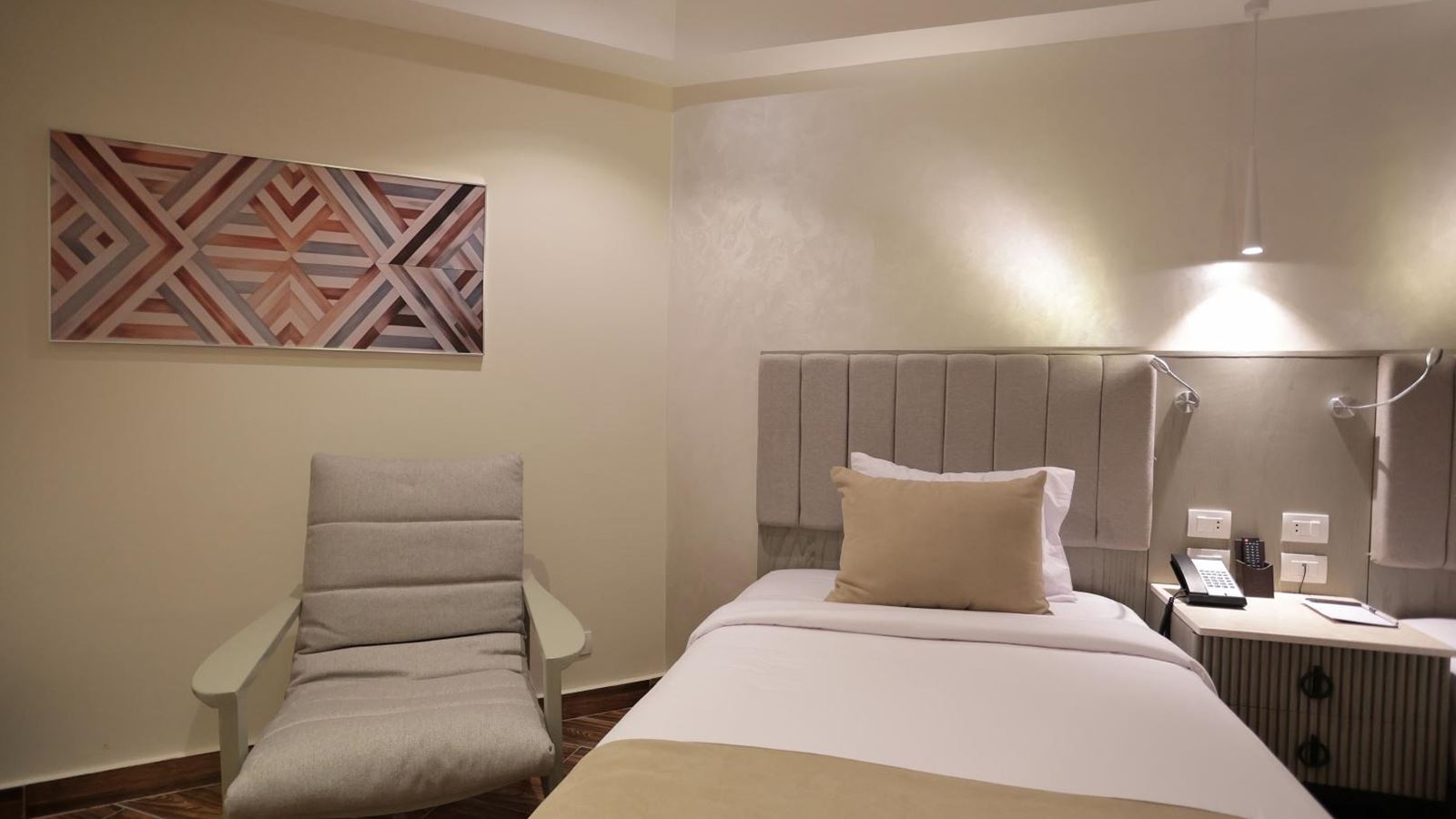 rooms-standard-room-garden--pool-view