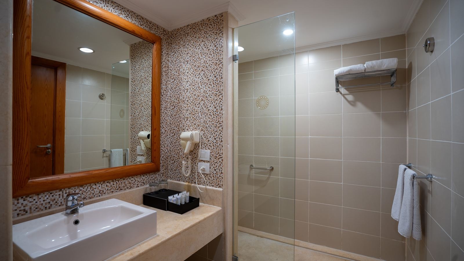 rooms-superior-aqua-room