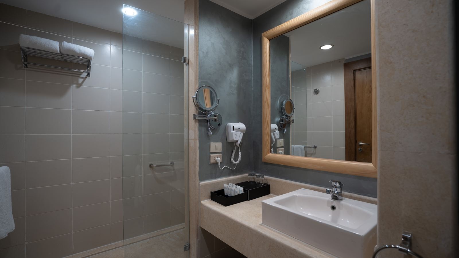 rooms-coral-family-deluxe-aqua-room