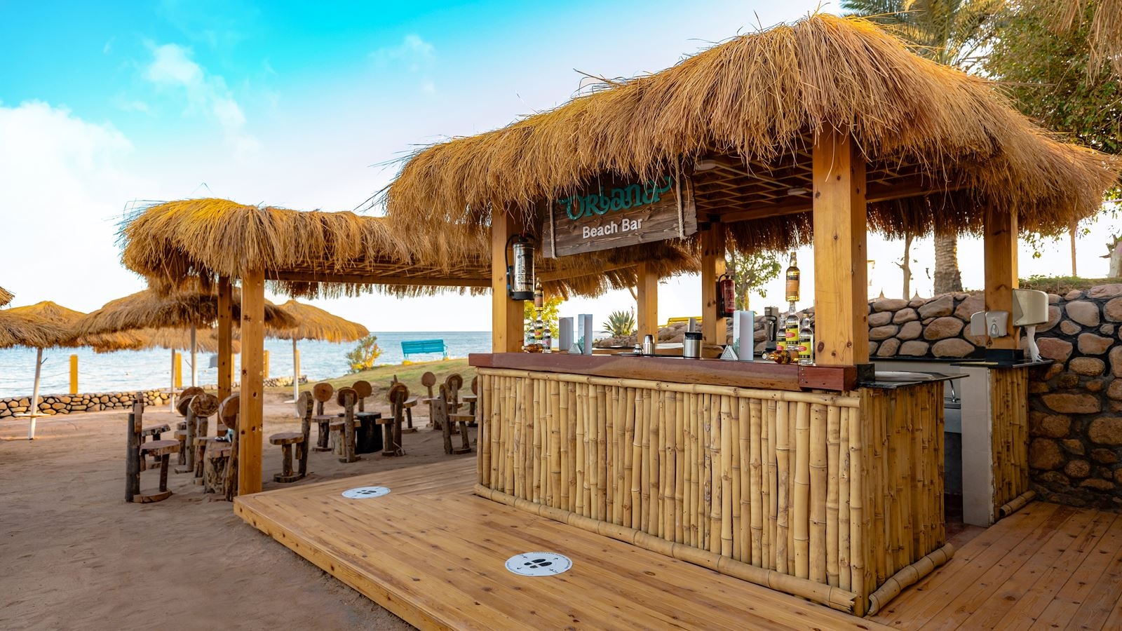 bars-oriana-beach-bar