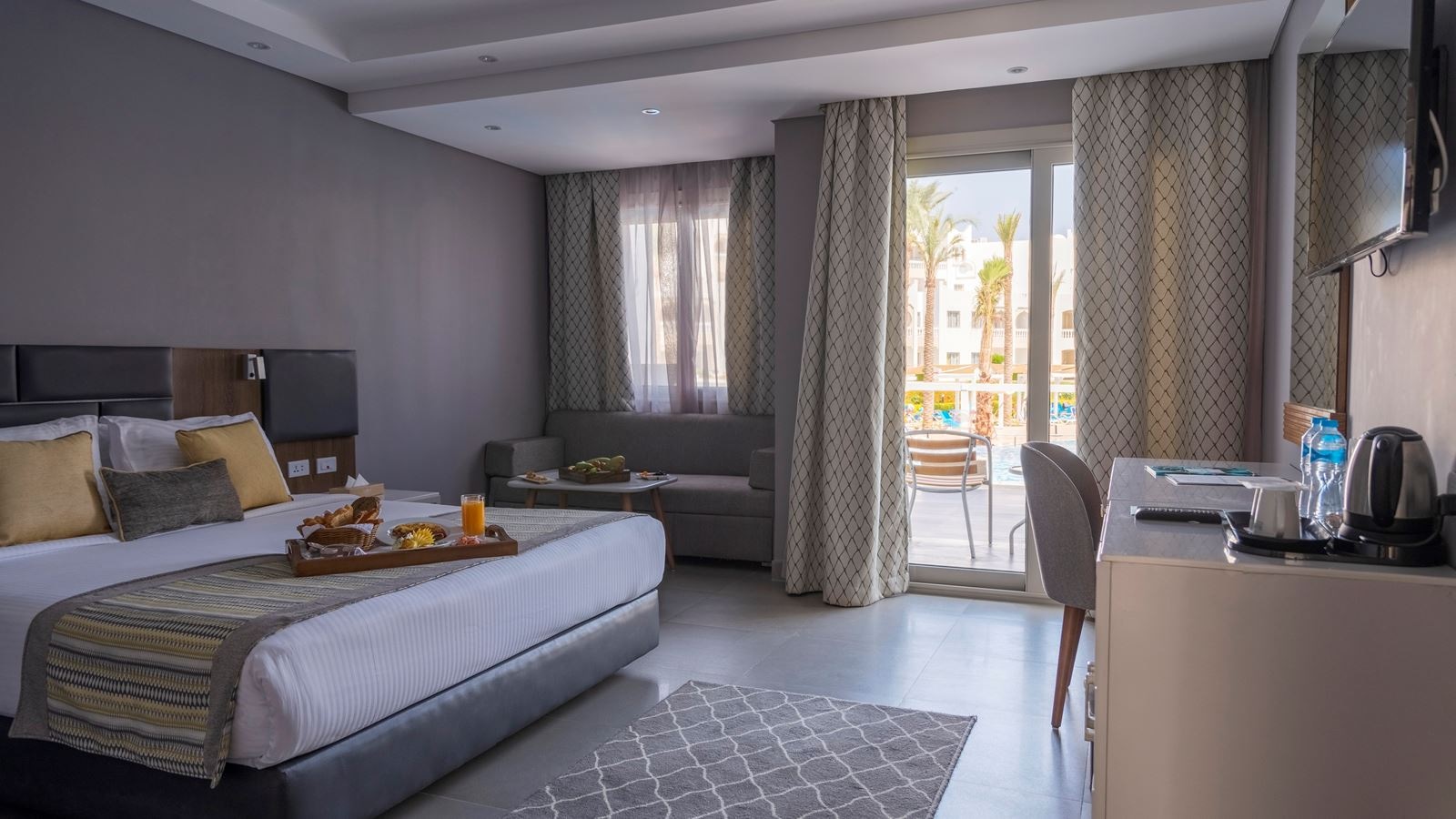 rooms-deluxe-swim-up-room