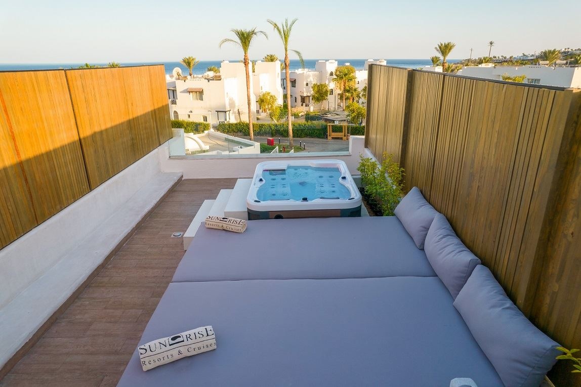 rooms-posh-club-jacuzzi-suite-psv