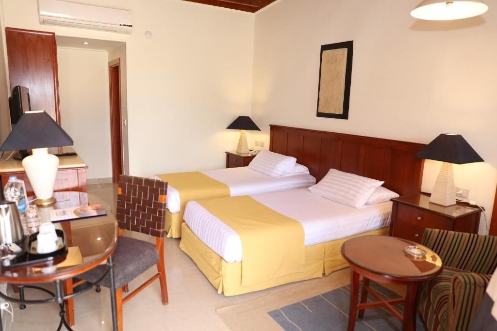 rooms-deluxe-club-room