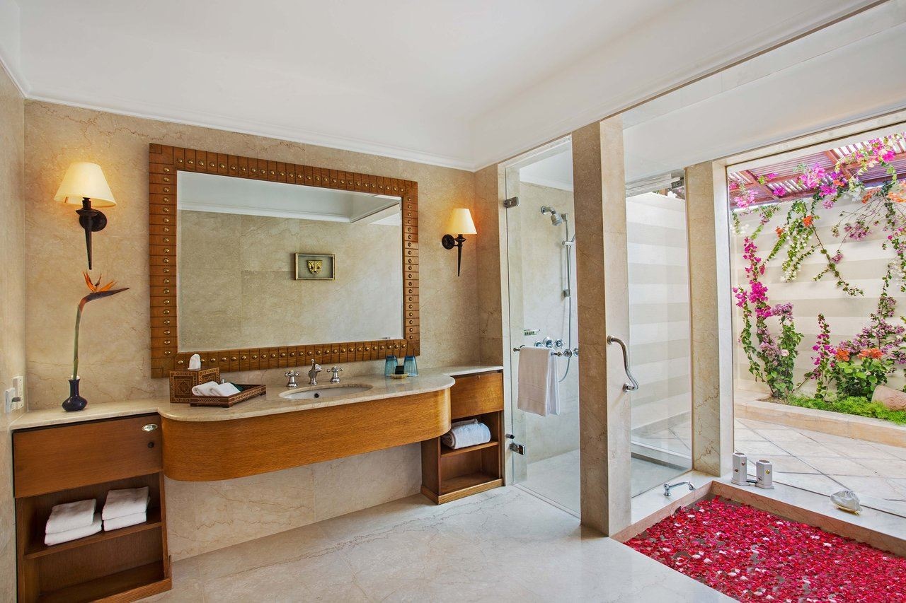 rooms-superior-deluxe-suite