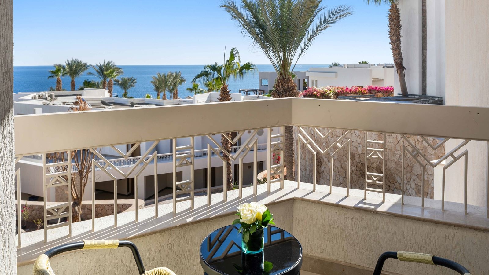 rooms-beachside-grand-premium-room-sea-view