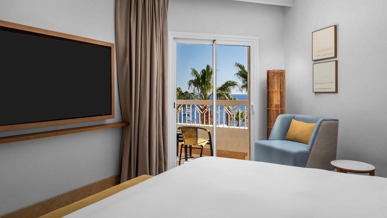 rooms-beachside-king-premium-suite-pool-or-sea-view