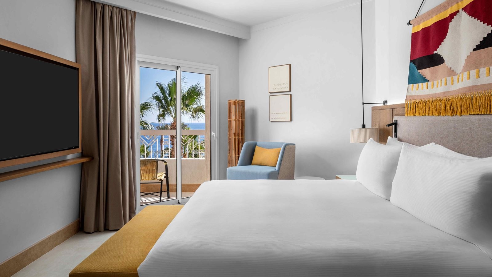 rooms-beachside-king-premium-suite-pool-or-sea-view