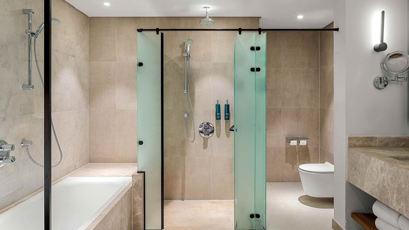 rooms-beachside-king-premium-suite-pool-or-sea-view