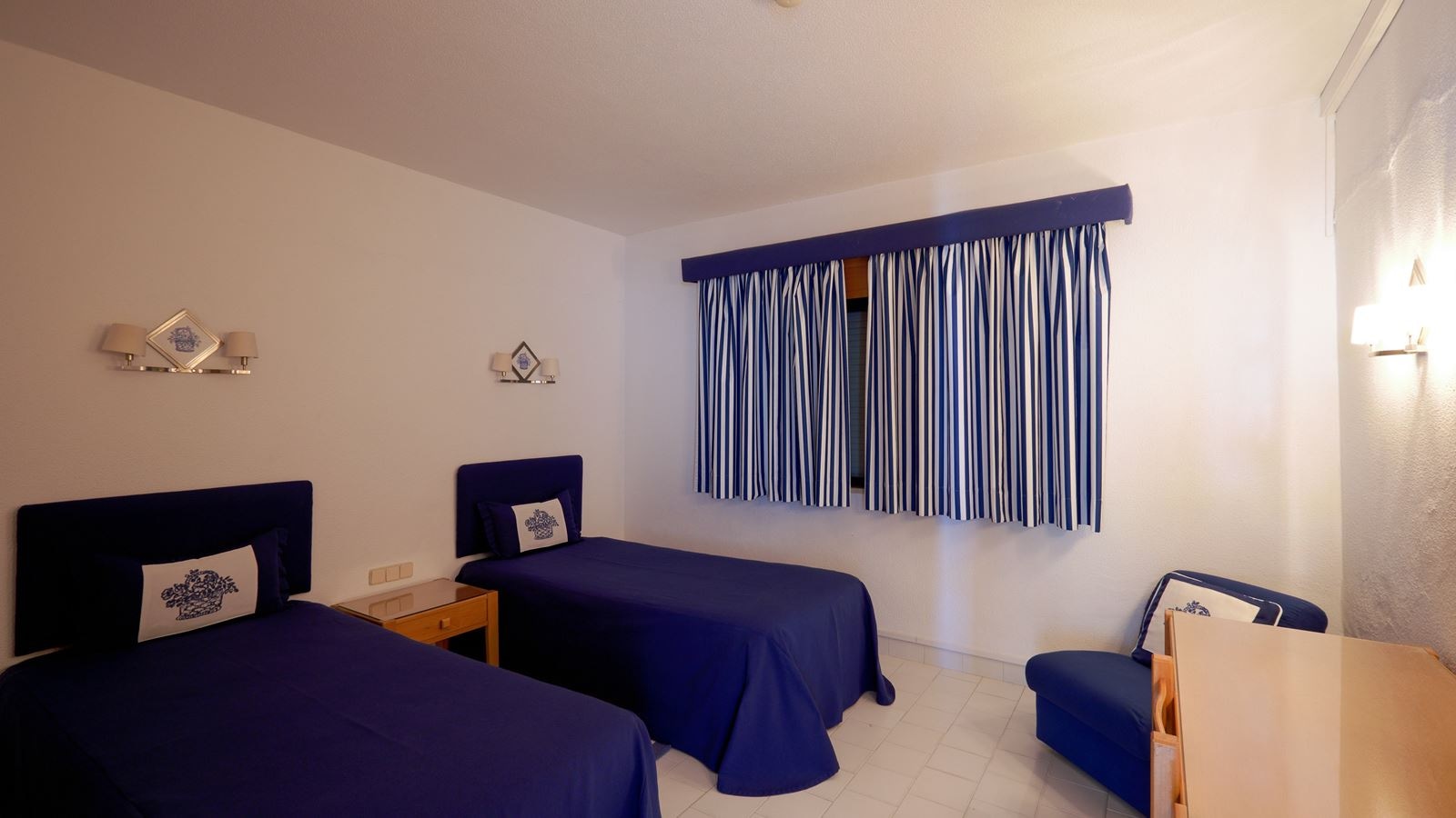 rooms-deluxe-two-bedroom-apartment