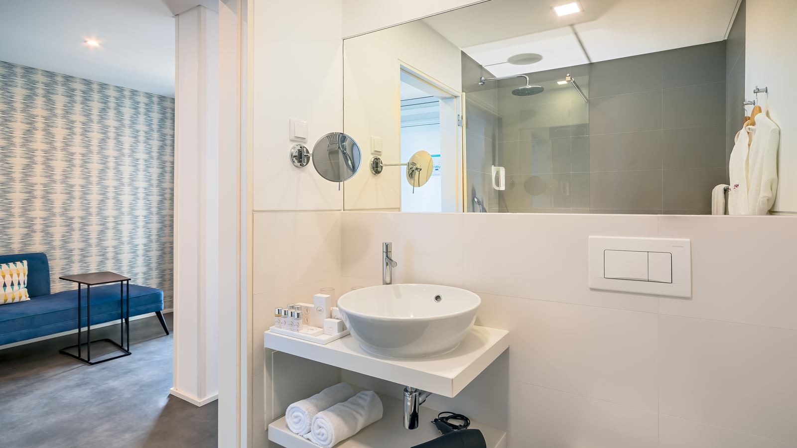 rooms-junior-suite-deluxe-panoramic-sea-view