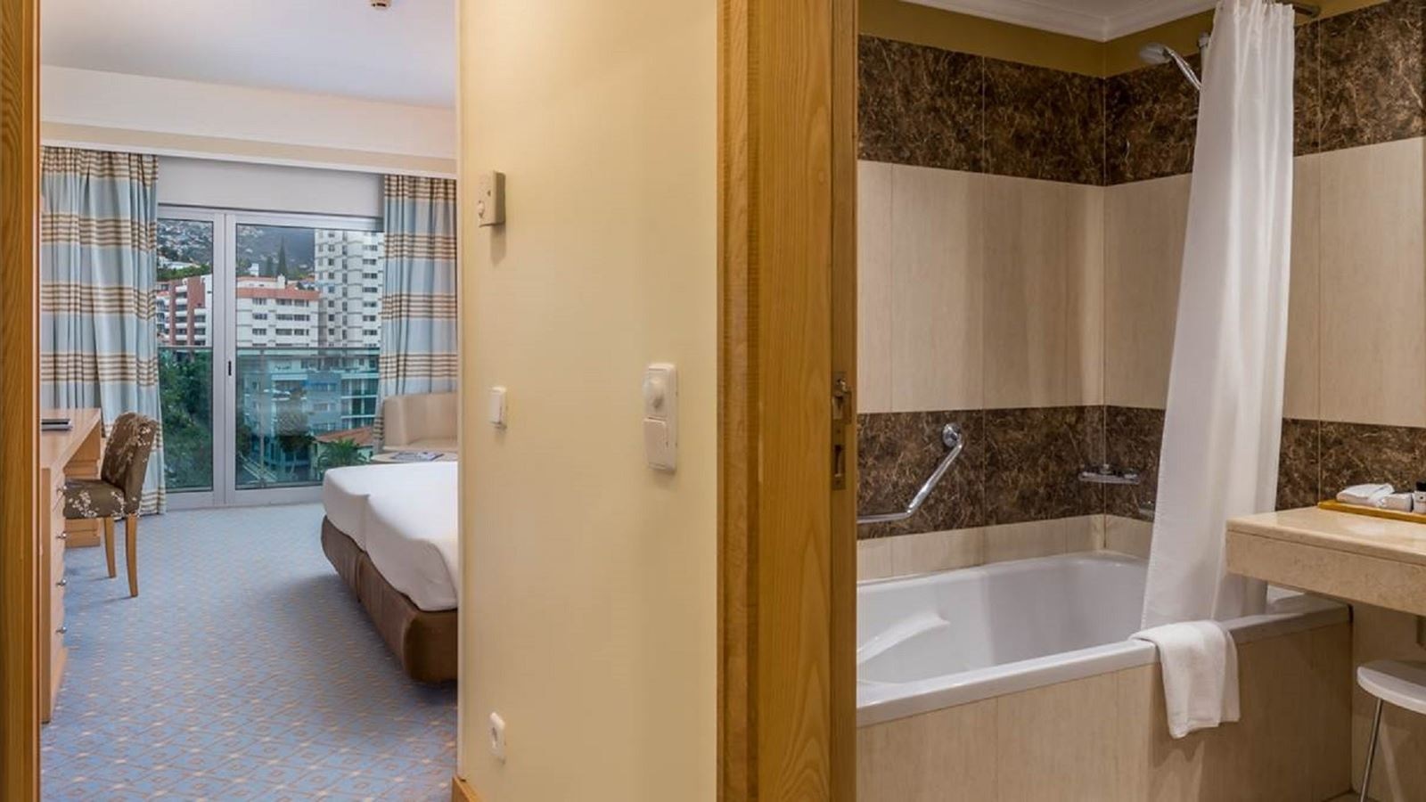 rooms-classic-city-view-single-use-with-balcony-or-terrace