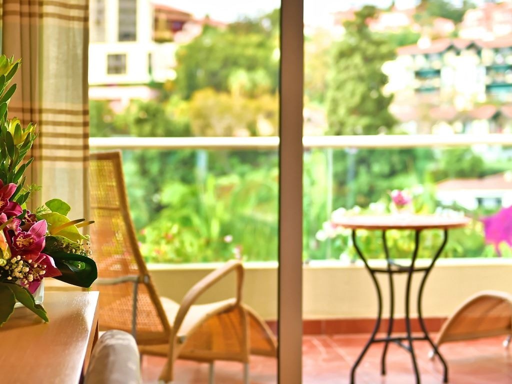 rooms-classic-pool-view