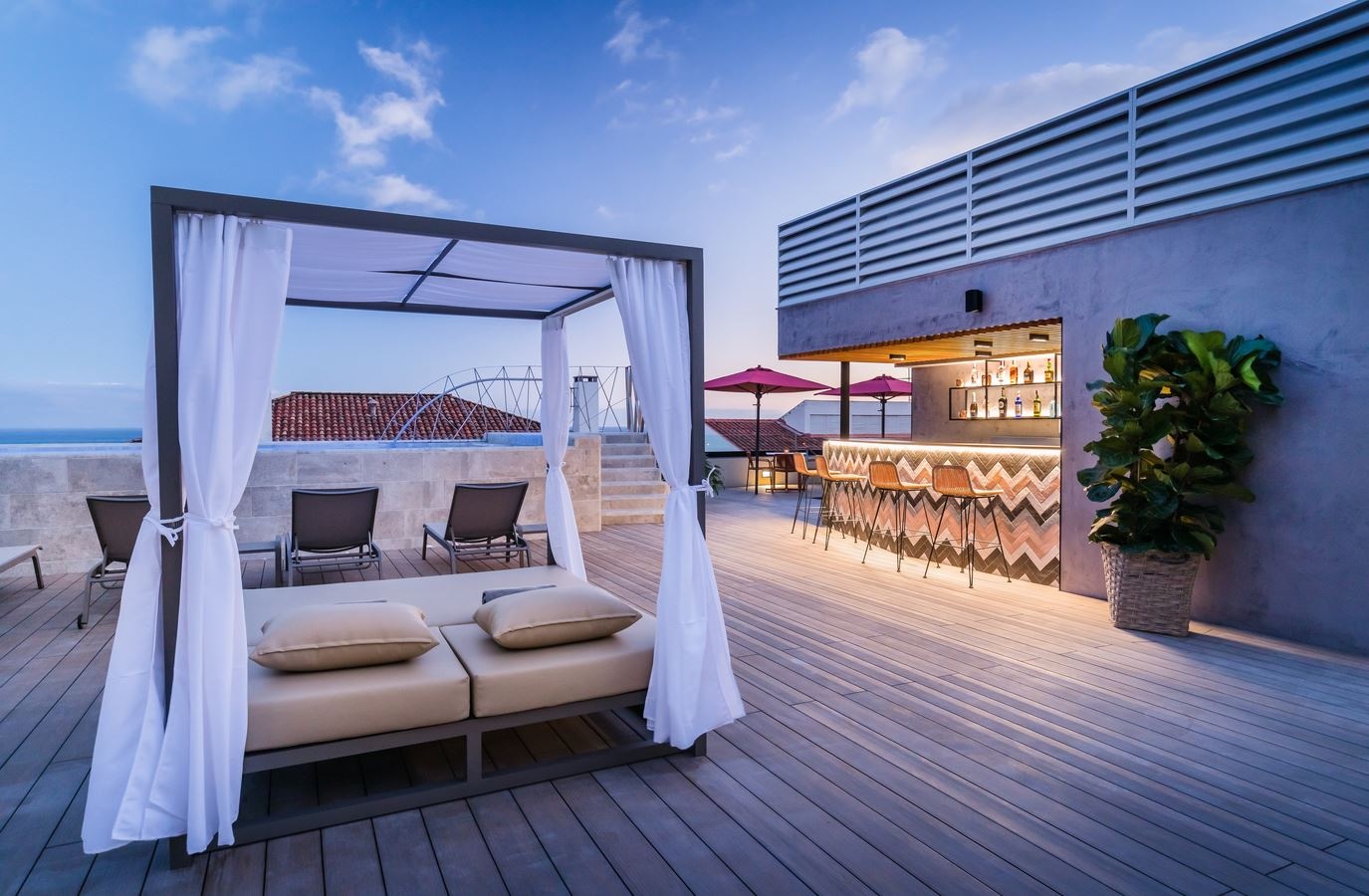 bars-bheaven--rooftop-bar