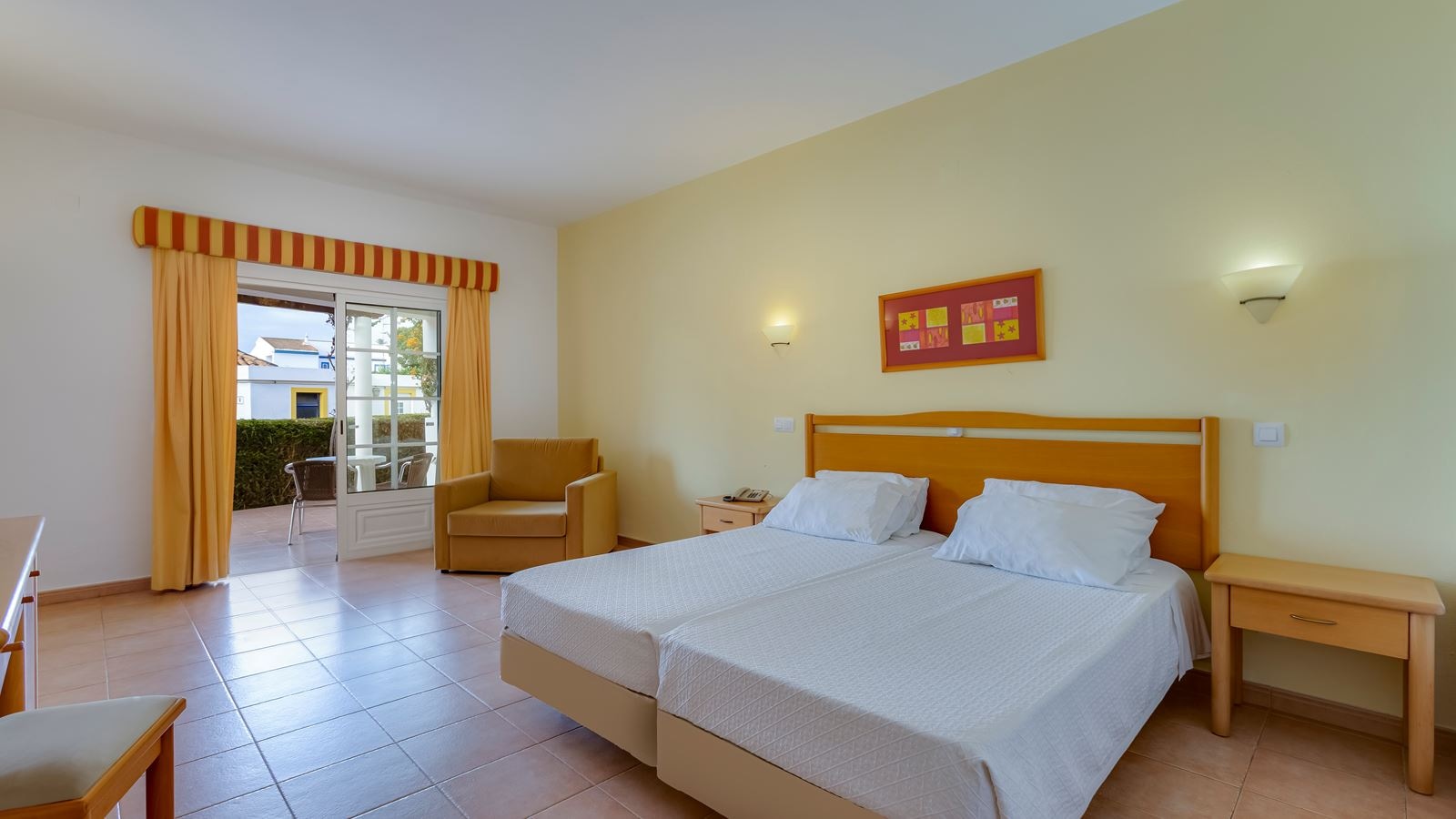 rooms-ds-twin-superior