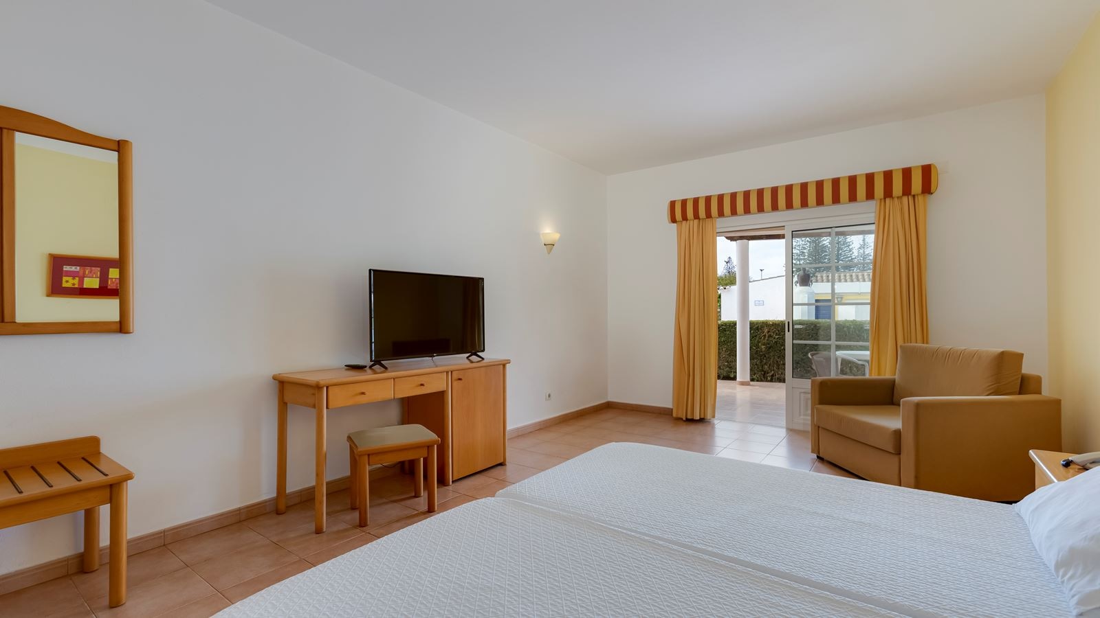 rooms-ds-twin-superior