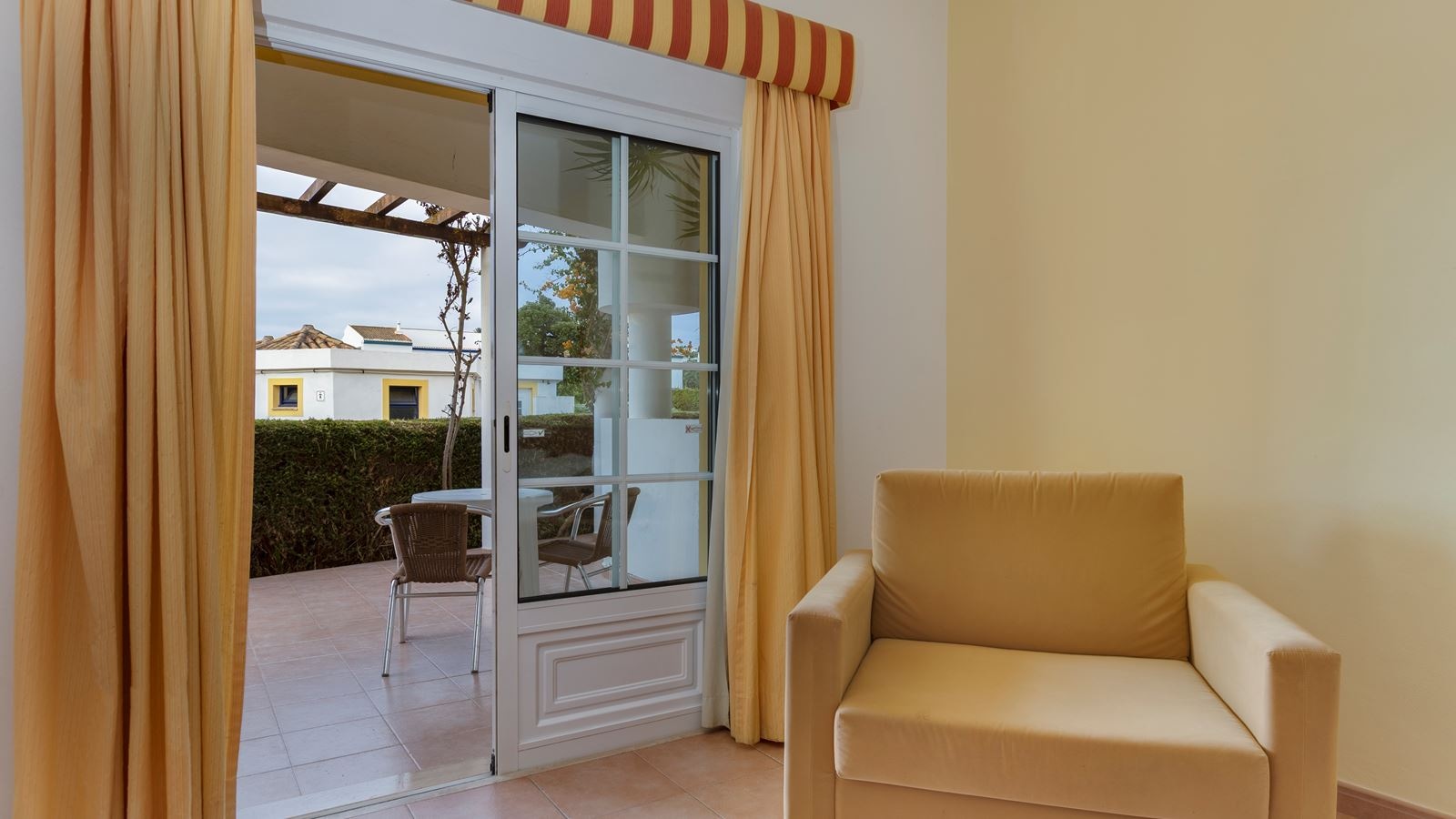 rooms-ds-twin-superior