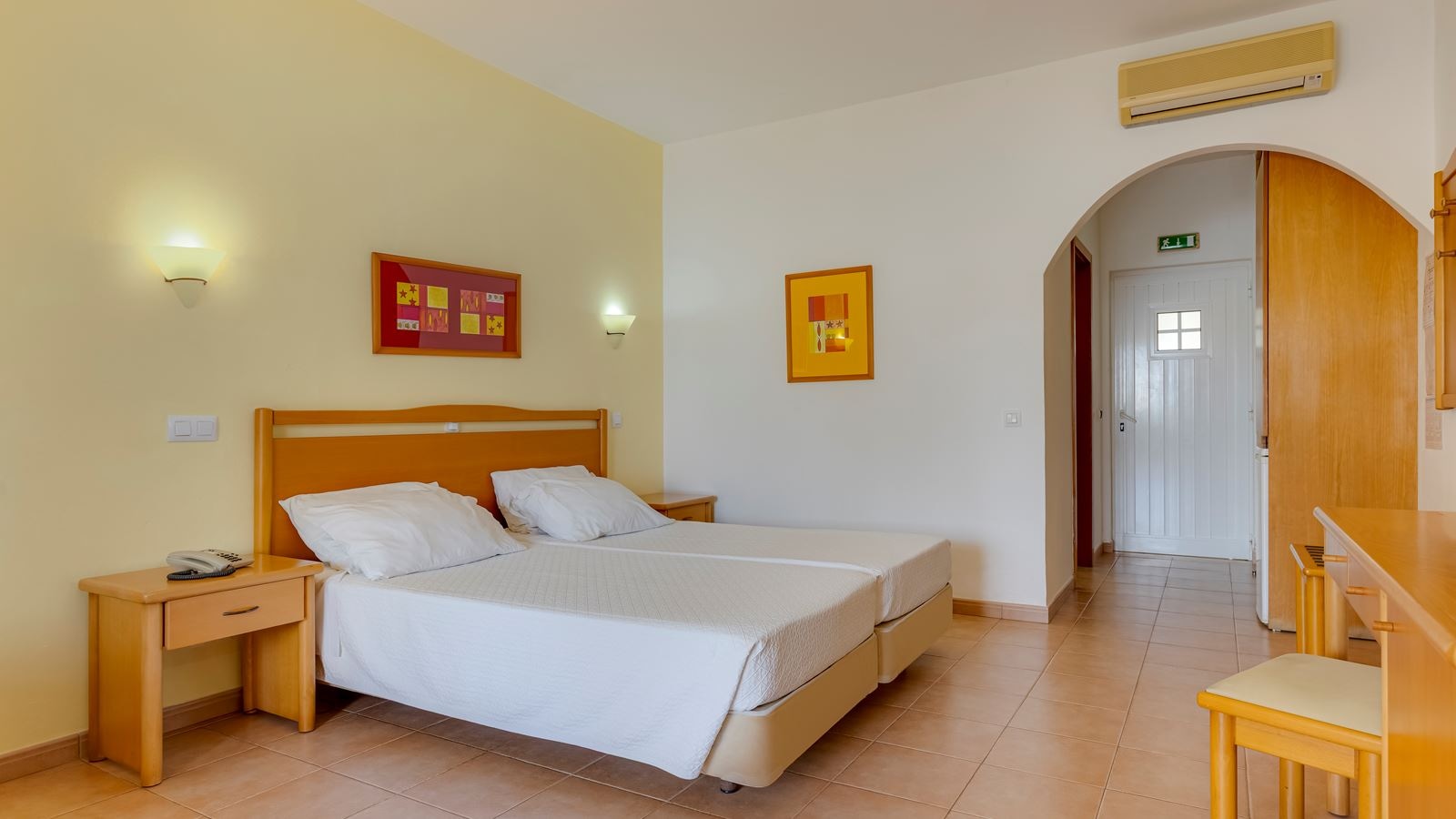 rooms-ds-twin-superior