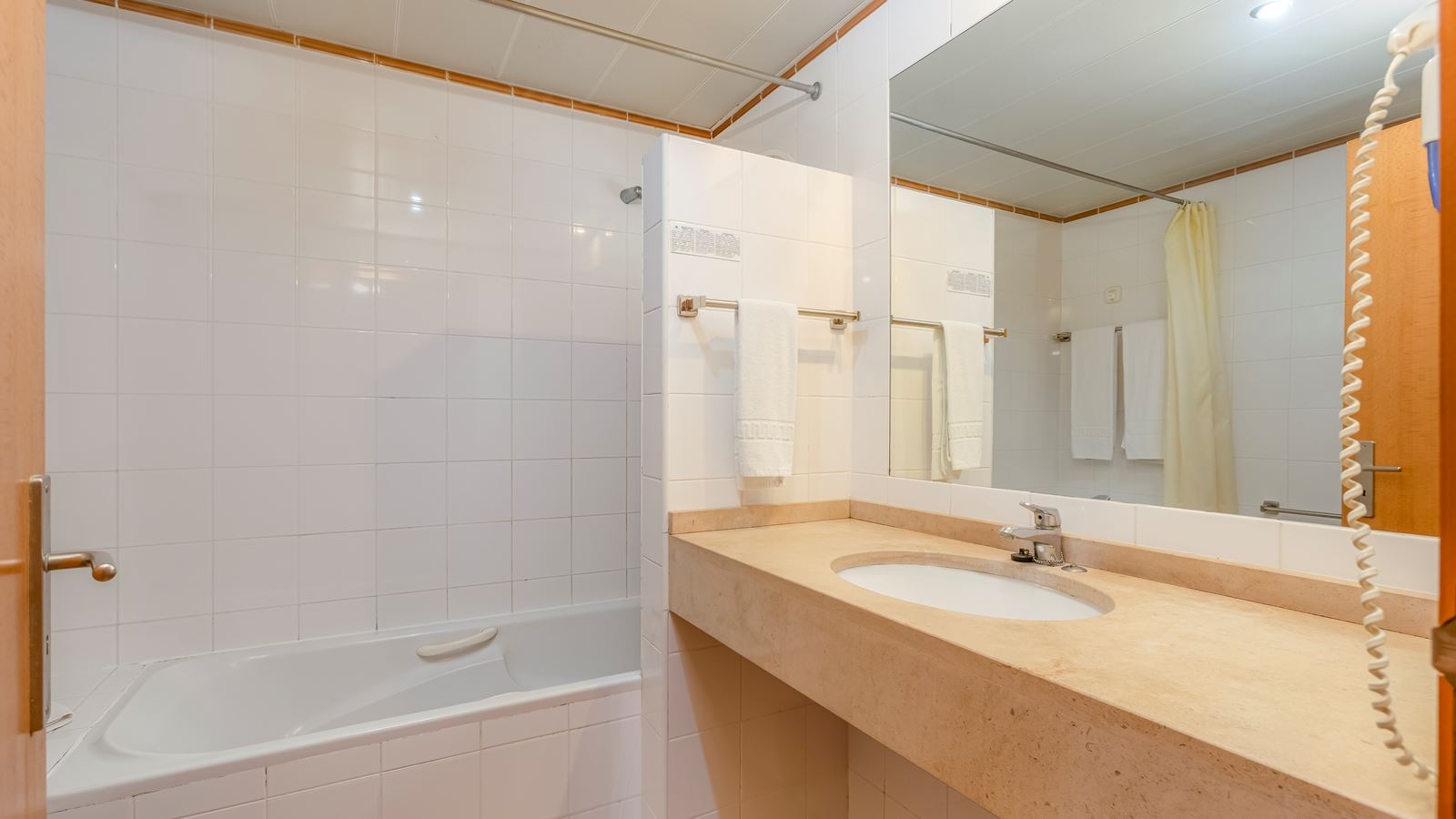 rooms-ds-twin-superior