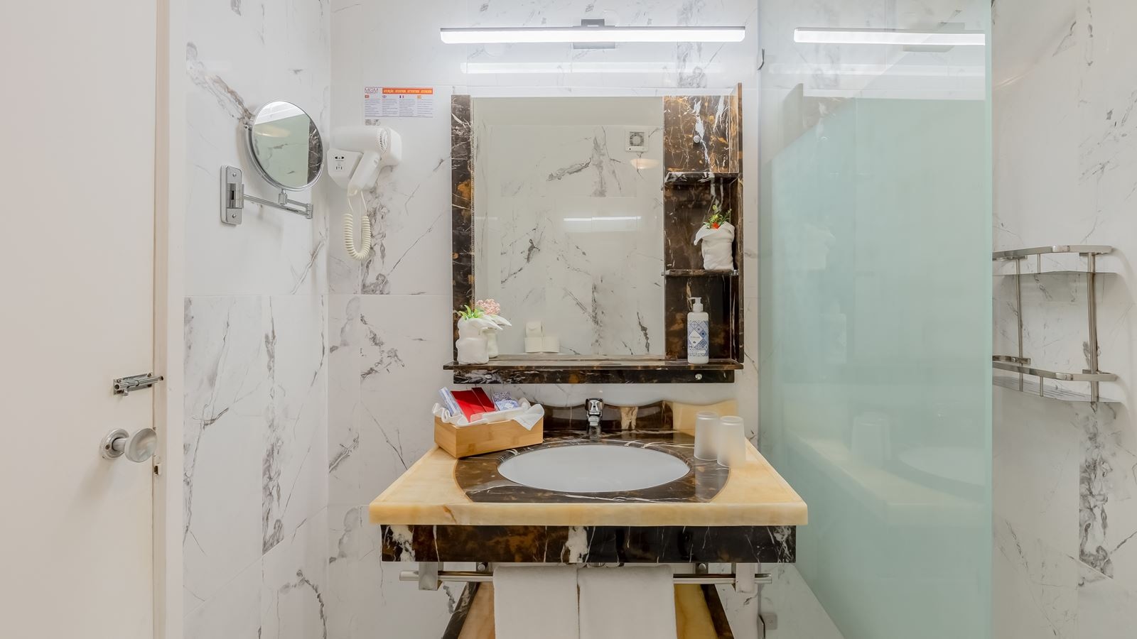 rooms-deluxe-junior-suite-sea-view--tois