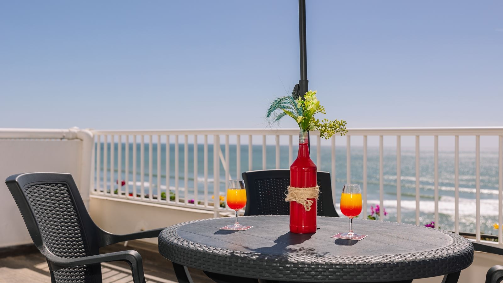 rooms-deluxe-one-bedroom-suite-sea-view-t1is