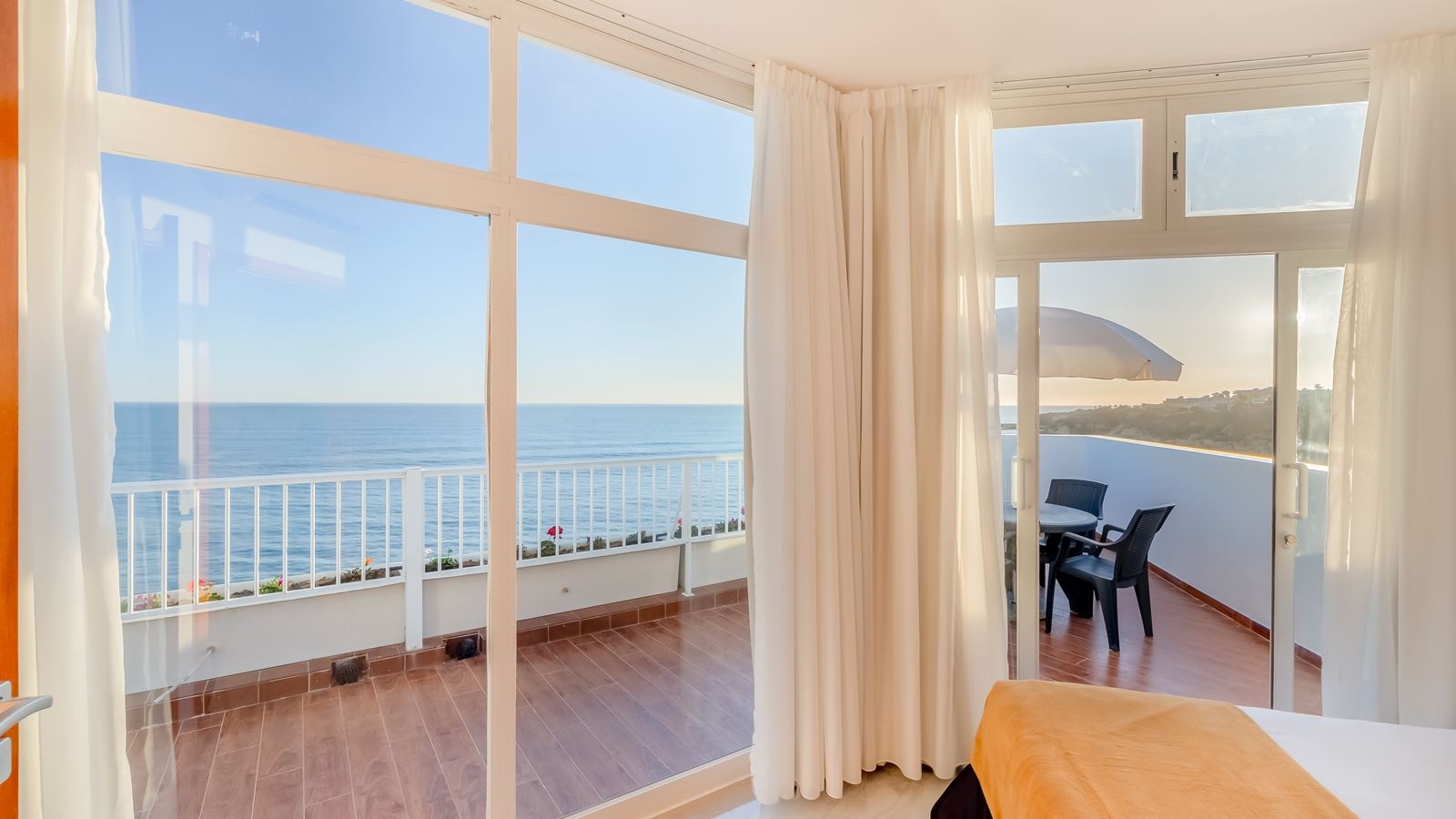 rooms-deluxe-two-bedroom-suite-sea-view-t2is