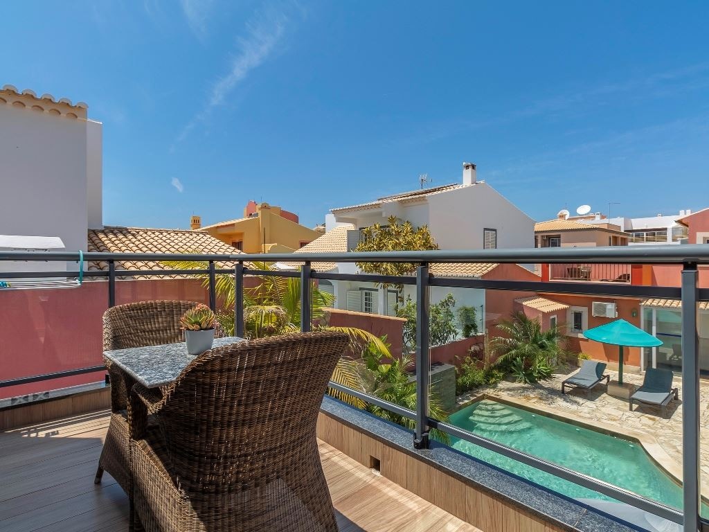 rooms-eb--type-b-anex-building-poolgarden