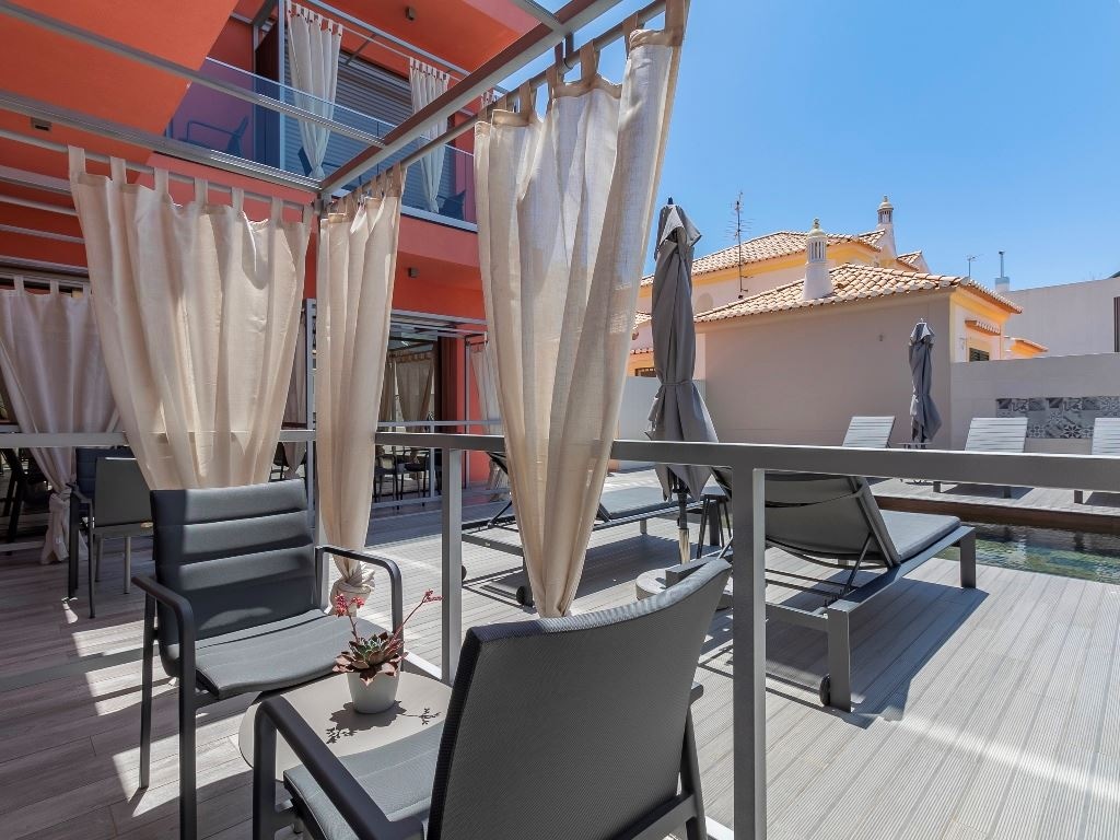 rooms-eb--type-b-anex-building-poolgarden