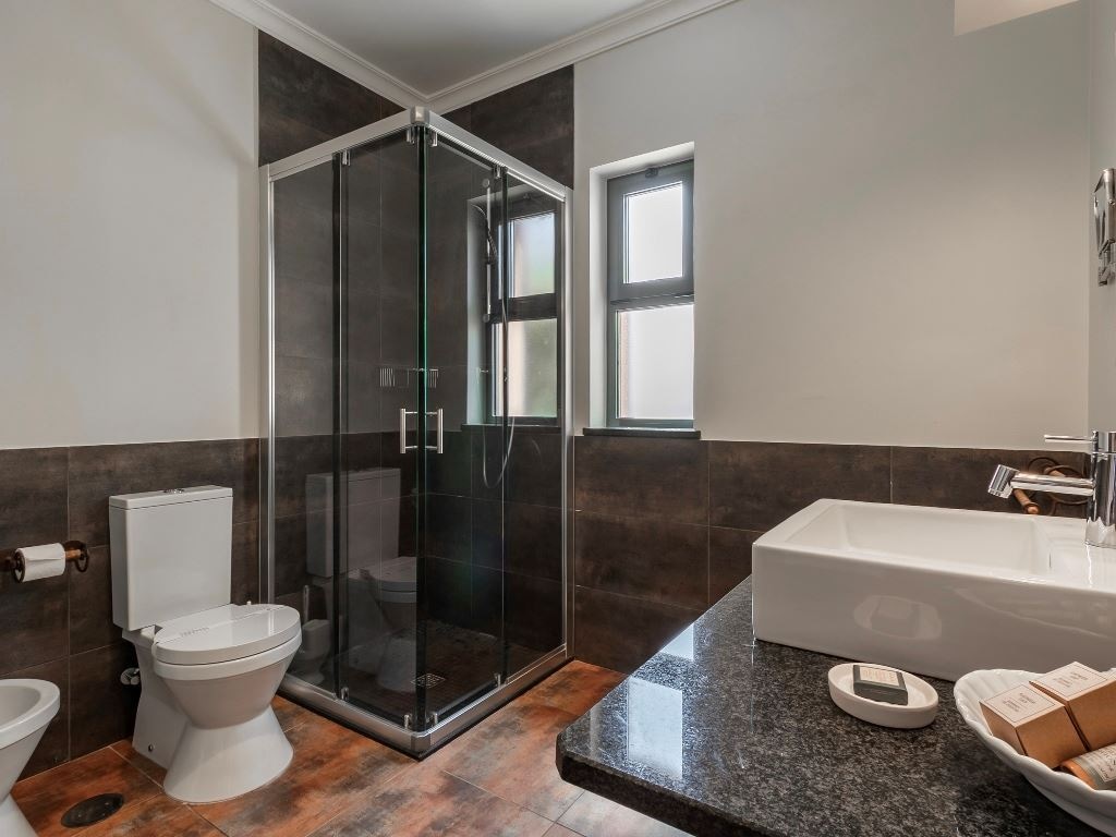 rooms-eb--type-b-anex-building-poolgarden