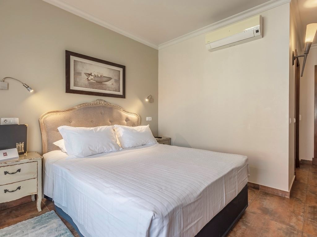 rooms-eb--type-b-anex-building-poolgarden