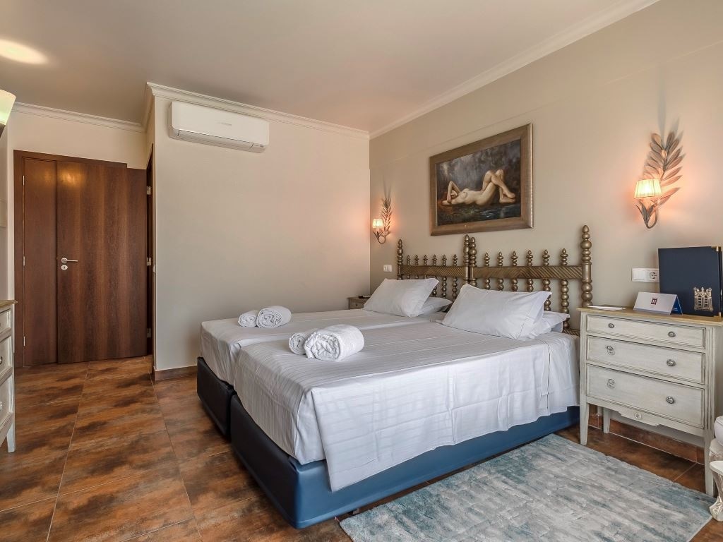 rooms-ea--type-a-anex-buildingcity-view